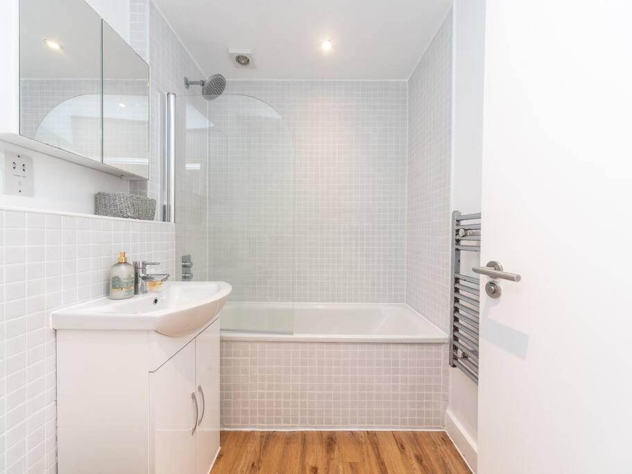 Bright & Modern 2-Bed Apartment In Vibrant East Λονδίνο Εξωτερικό φωτογραφία
